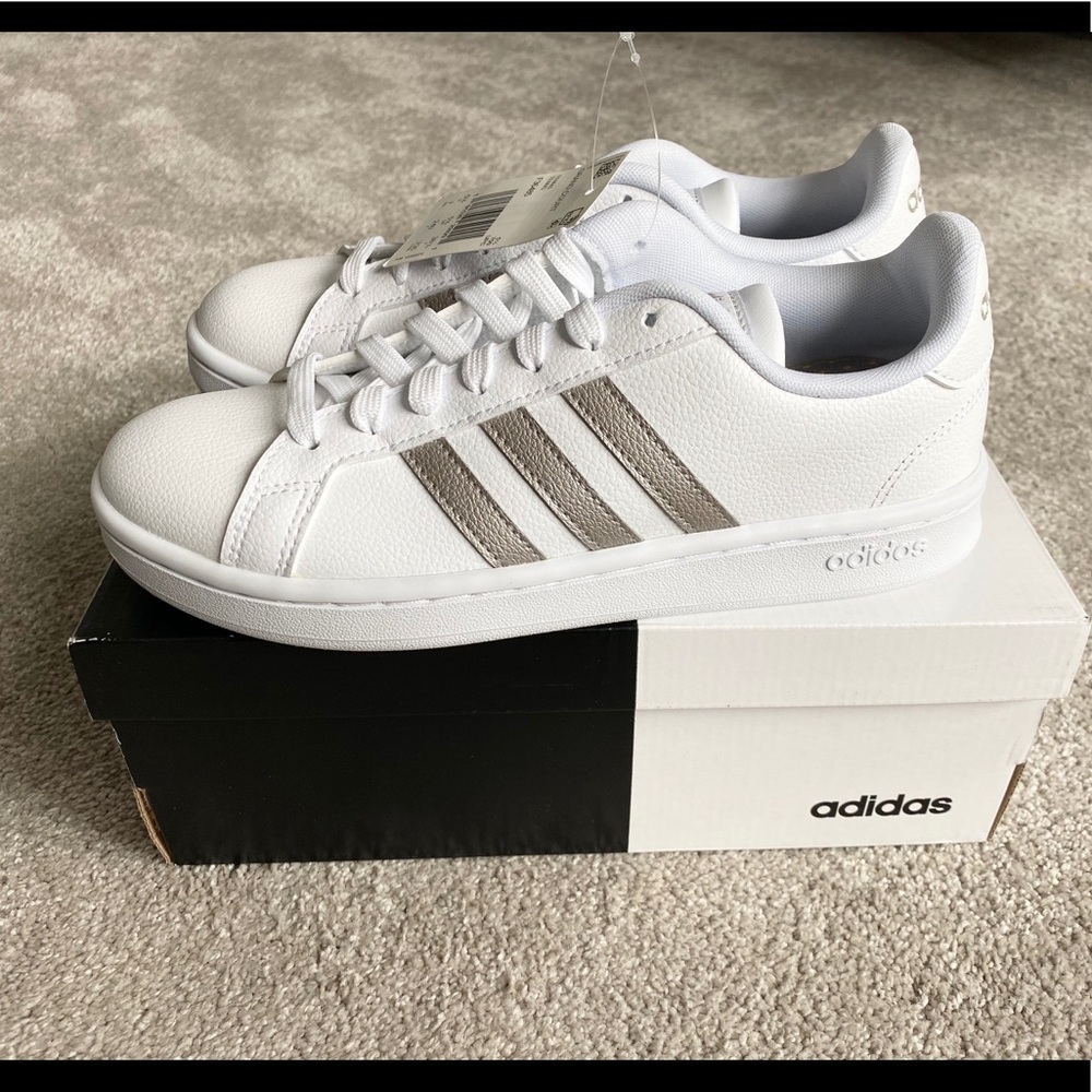 NWT Adidas Grand Court Platinum Metallic